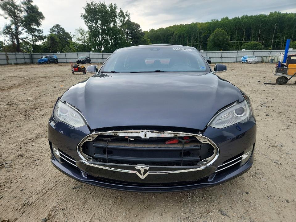 65859446 :رقم المزاد ، 5YJSA1H29FFP74601 vin ، 2015 Tesla Model S مزاد بيع