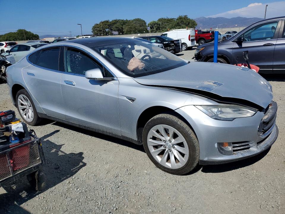 65037106 :رقم المزاد ، 5YJSA1H18EFP51512 vin ، 2014 Tesla Model S مزاد بيع