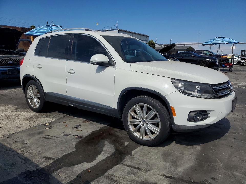63688666 :رقم المزاد ، WVGAV3AX4EW560199 vin ، 2014 Volkswagen Tiguan مزاد بيع