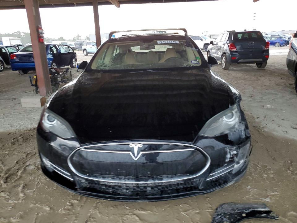 64022716 :رقم المزاد ، 5YJSA1S18EFP32872 vin ، 2014 Tesla Model S مزاد بيع