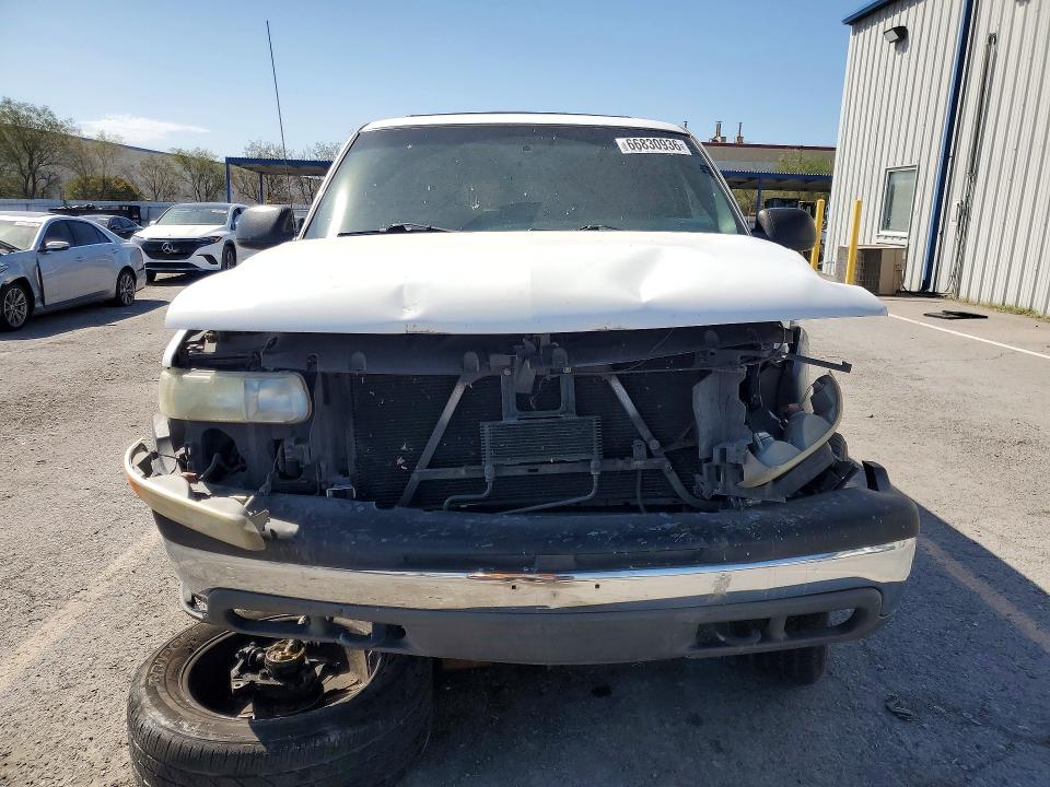 2000 Chevrolet Suburban მანქანა იყიდება აუქციონზე, vin: 3GNFK16T5YG155203, აუქციონის ნომერი: 66830936