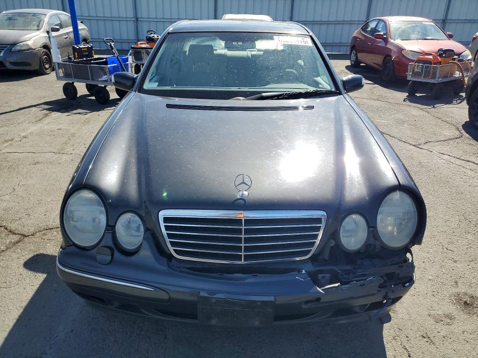 2001 Mercedes-benz E მანქანა იყიდება აუქციონზე, vin: WDBJF83J01X061328, აუქციონის ნომერი: 65051876