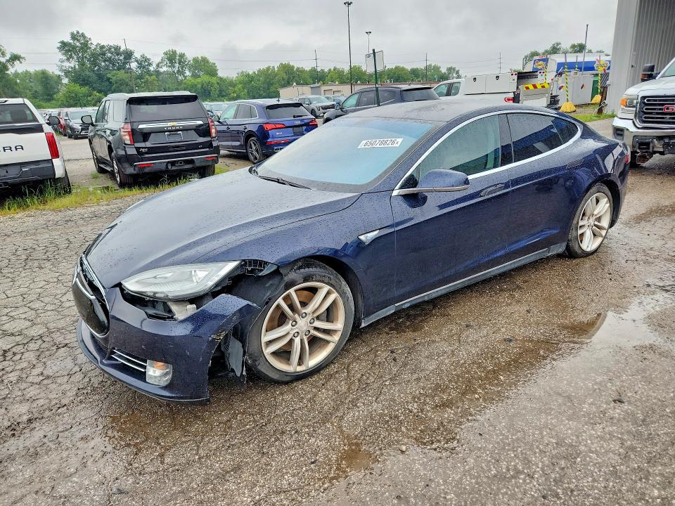 65078826 :رقم المزاد ، 5YJSA1AG4DFP08699 vin ، 2013 Tesla Model S مزاد بيع