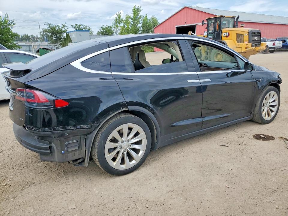Продажа на аукционе авто 2017 Tesla Model X, vin: 5YJXCAE2XHF075727, номер лота: 64360226