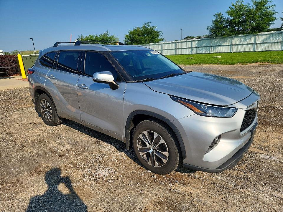 Продажа на аукционе авто 2022 Toyota Highlander, vin: 5TDGZRBH1NS561131, номер лота: 66560636
