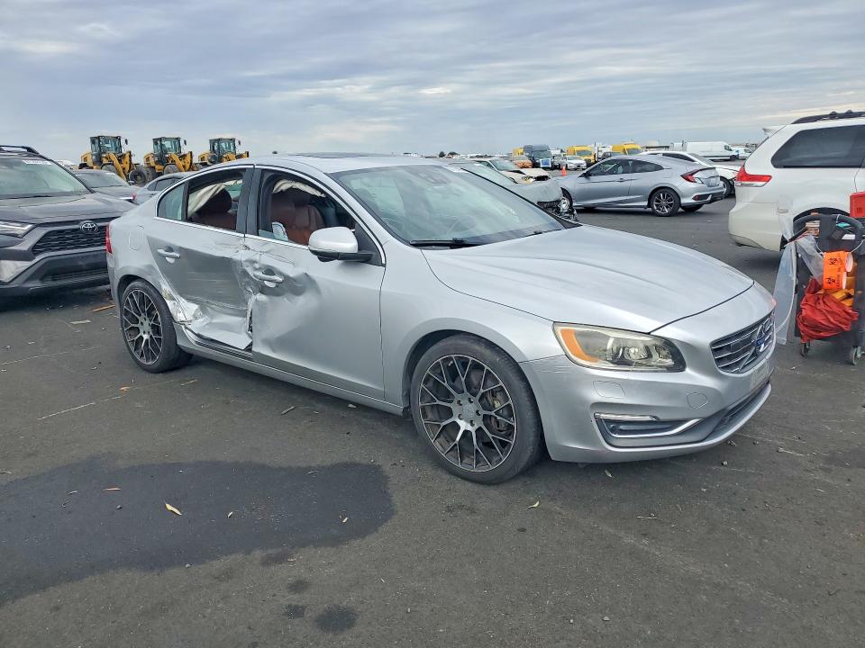 67124606 :رقم المزاد ، YV149MFM0F2336327 vin ، 2015 Volvo S60 مزاد بيع