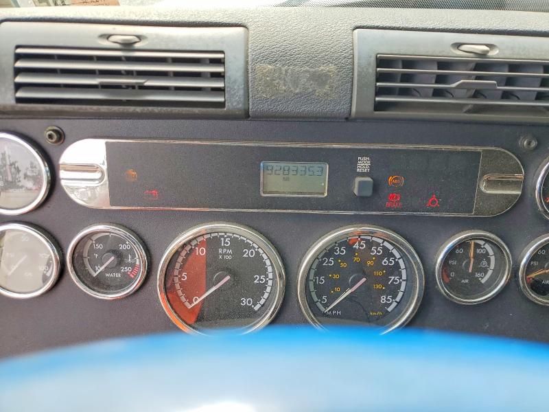 Продажа на аукционе авто 2011 Freightliner Cascadia, vin: 1FUJGLBG8BSAW3765, номер лота: 64903086
