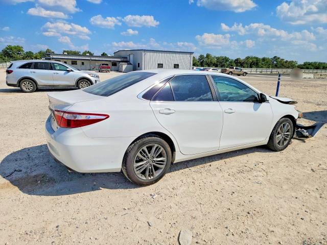 63669826 :رقم المزاد ، 4T1BF1FK7FU996058 vin ، 2015 Toyota Camry مزاد بيع