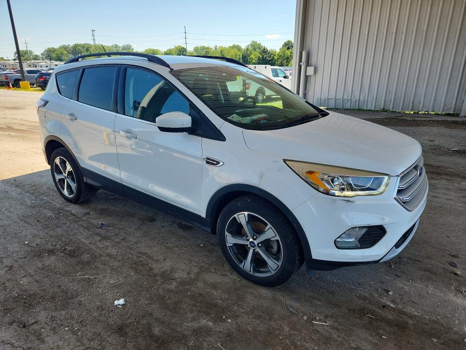63950186 :رقم المزاد ، 1FMCU0HD6JUA63103 vin ، 2018 Ford Escape مزاد بيع