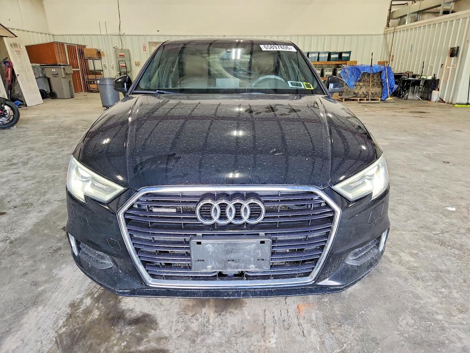 Продаж на аукціоні авто 2019 Audi A3, vin: WAUBEGFF9KA104043, номер лоту: 65897806