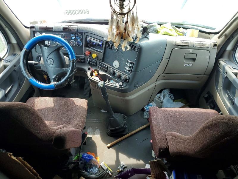 Продажа на аукционе авто 2011 Freightliner Cascadia, vin: 1FUJGLBG8BSAW3765, номер лота: 64903086