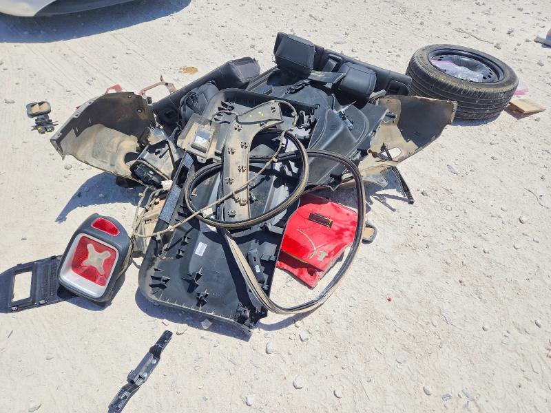 64931476 :رقم المزاد ، ZACCJBDT6FPB32645 vin ، 2015 Jeep Renegade مزاد بيع