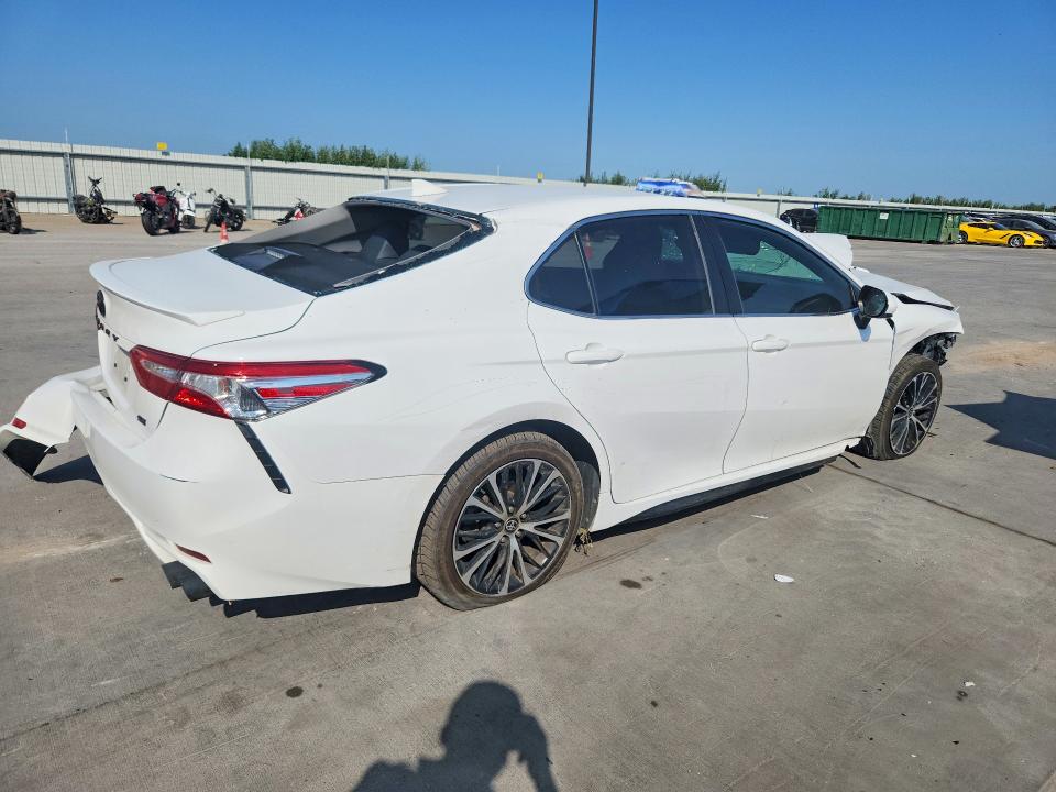 64066896 :رقم المزاد ، 4T1G11AKXLU966317 vin ، 2020 Toyota Camry مزاد بيع