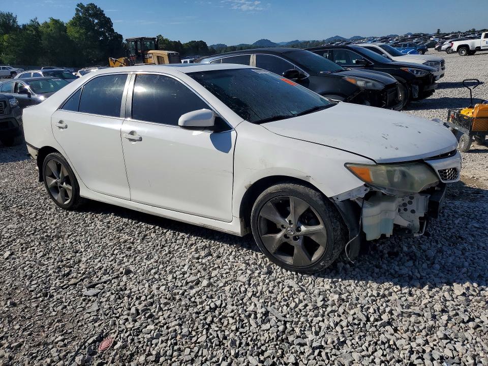 66181166 :رقم المزاد ، 4T1BF1FK2EU754373 vin ، 2014 Toyota Camry مزاد بيع