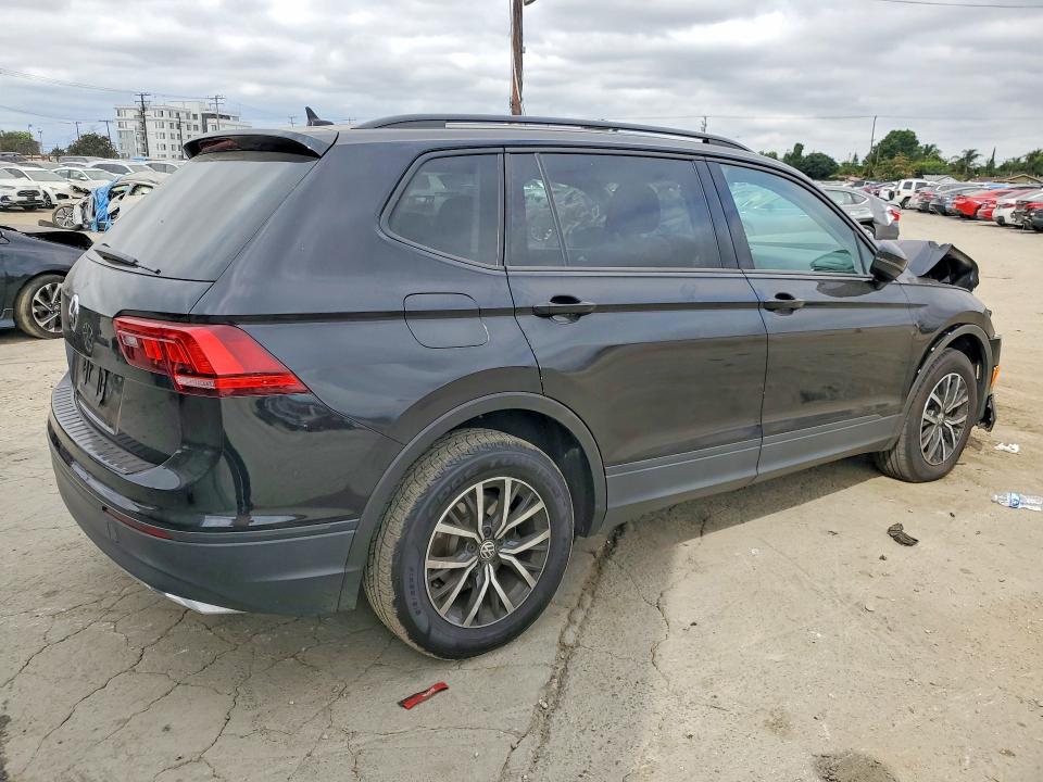 65209896 :رقم المزاد ، 3VV1B7AX6MM068407 vin ، 2021 Volkswagen Tiguan مزاد بيع