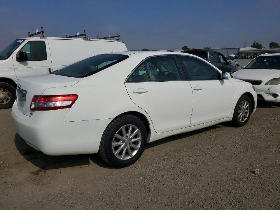 64450696 :رقم المزاد ، 4T1BF3EK1BU756947 vin ، 2011 Toyota Camry مزاد بيع