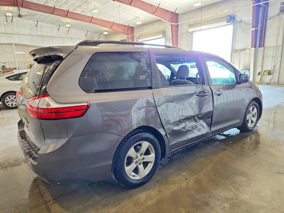 Продажа на аукционе авто 2017 Toyota Sienna, vin: 5TDKZ3DC5HS815193, номер лота: 65523016