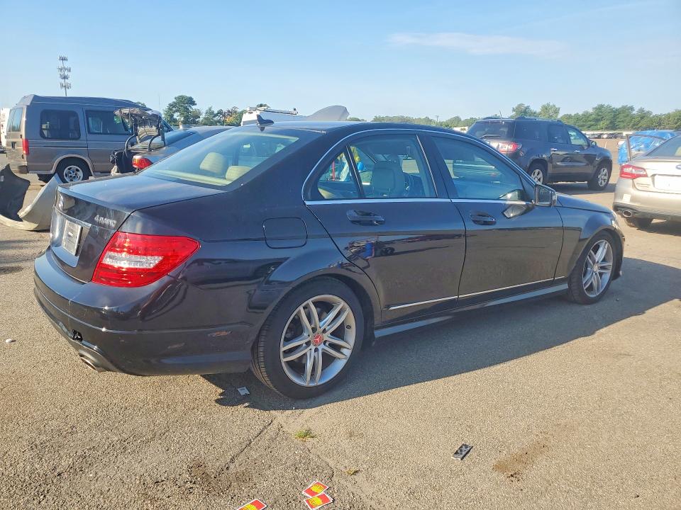 2013 Mercedes-benz C მანქანა იყიდება აუქციონზე, vin: WDDGF8AB3DR286705, აუქციონის ნომერი: 65525676