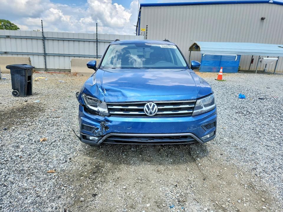 63697456 :رقم المزاد ، 3VV1B7AX0JM028822 vin ، 2018 Volkswagen Tiguan مزاد بيع