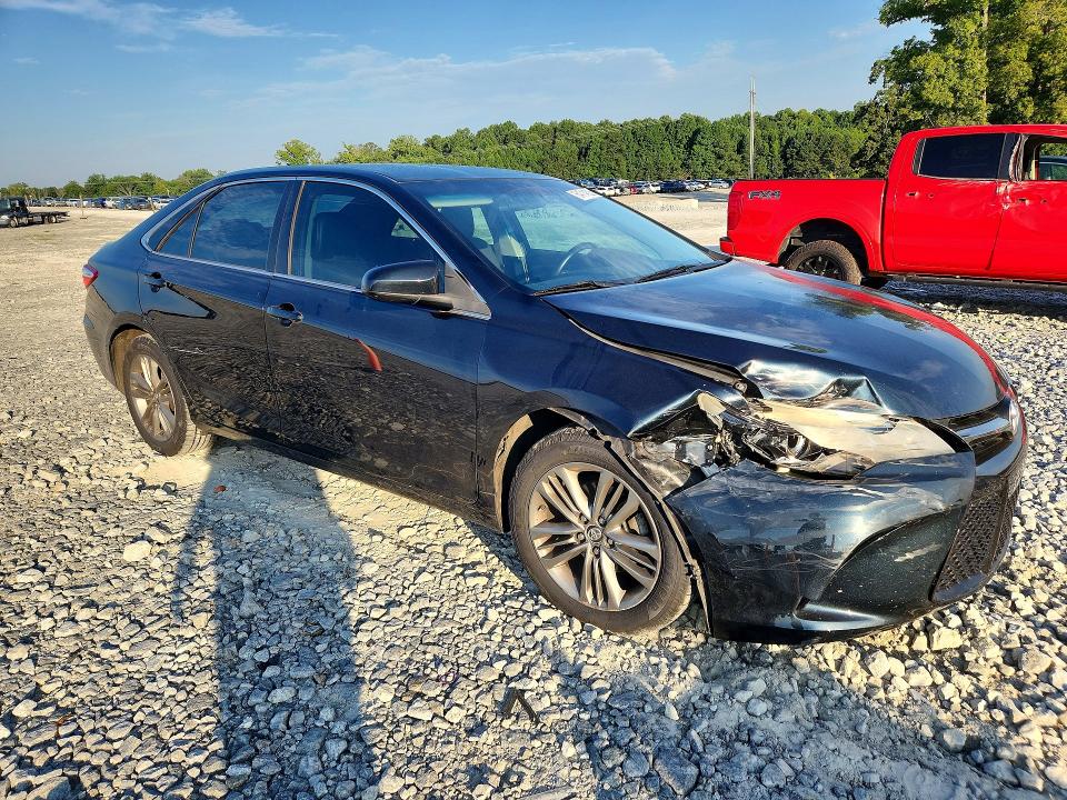 64714626 :رقم المزاد ، 4T1BF1FK4GU535417 vin ، 2016 Toyota Camry مزاد بيع