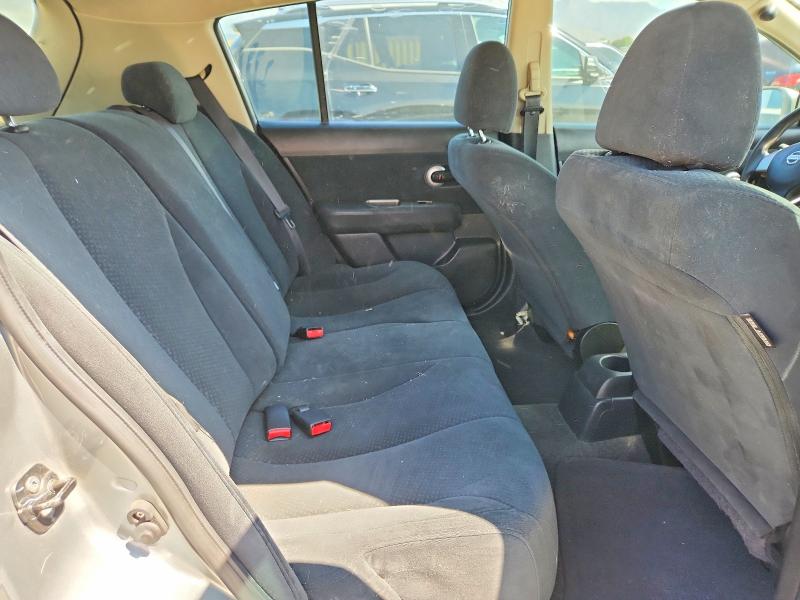 65030166 :رقم المزاد ، 3N1BC1CP5AL435876 vin ، 2010 Nissan Versa Hatchback مزاد بيع