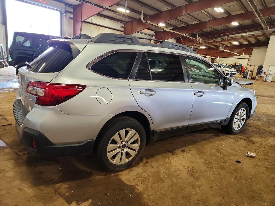 63734136 :رقم المزاد ، 4S4BSACC1J3379410 vin ، 2018 Subaru Outback مزاد بيع