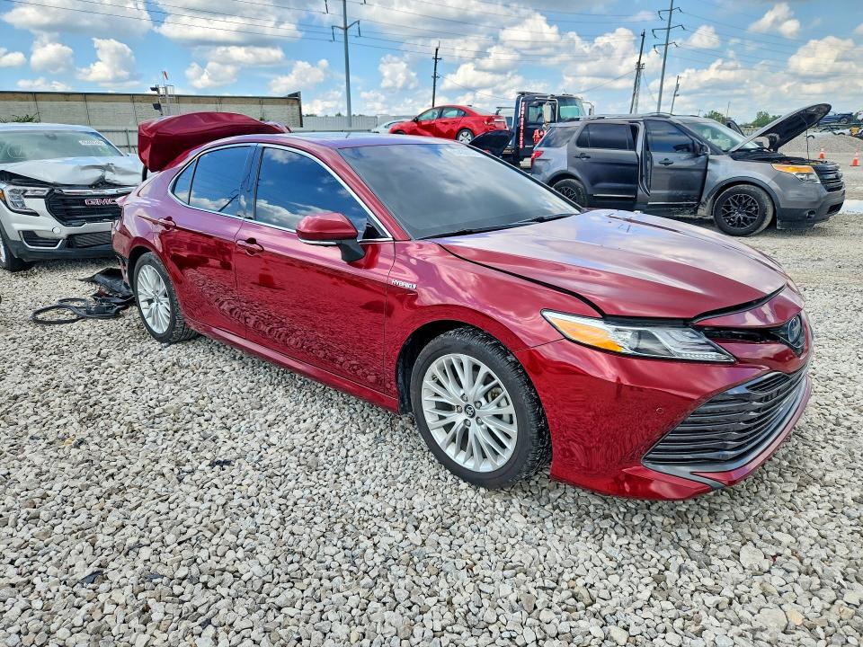 2018 Toyota Camry Hybrid მანქანა იყიდება აუქციონზე, vin: 4T1B21HK7JU501794, აუქციონის ნომერი: 65439956