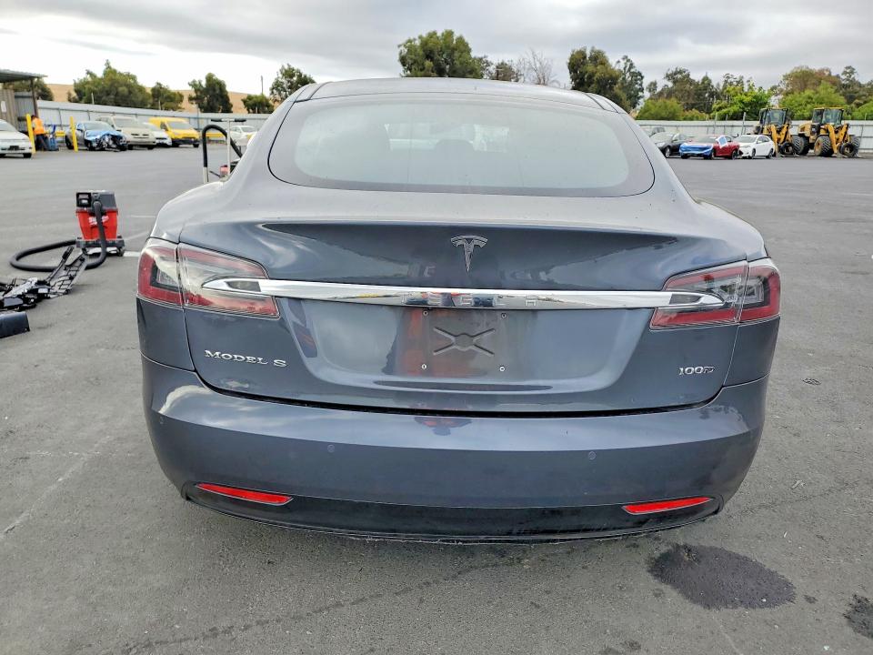 63572486 :رقم المزاد ، 5YJSA1E20HF205577 vin ، 2017 Tesla Model S مزاد بيع