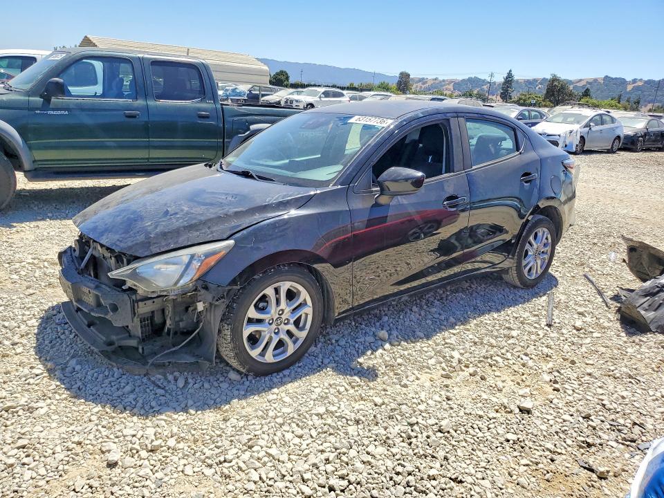63157736 :رقم المزاد ، 3MYDLBYV4HY184561 vin ، 2017 Toyota Yaris Ia مزاد بيع