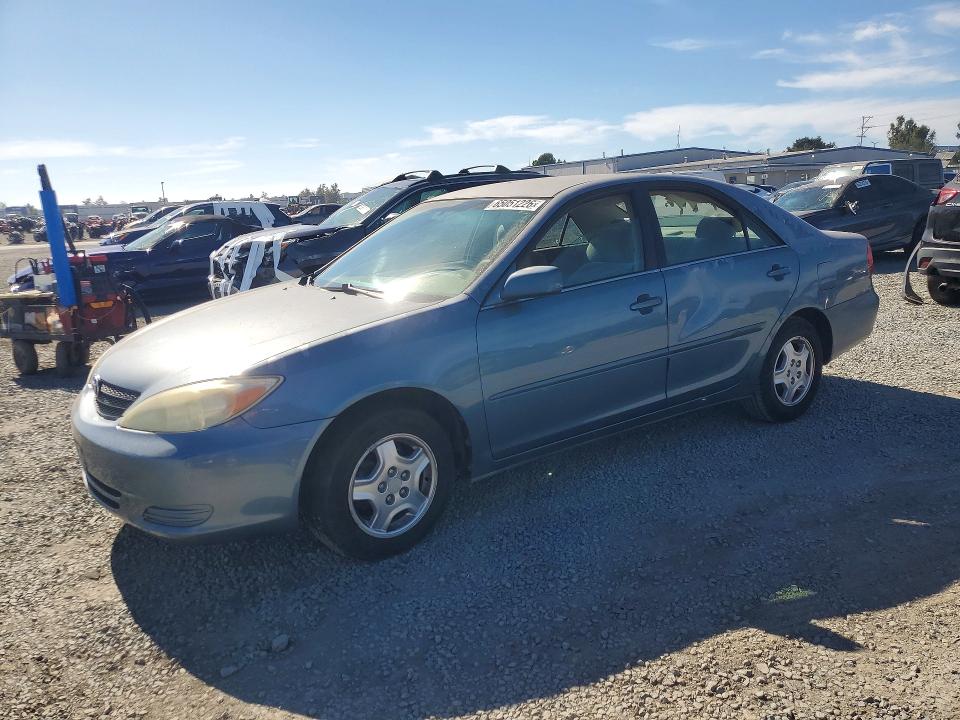 65051226 :رقم المزاد ، 4T1BF32K13U552400 vin ، 2003 Toyota Camry مزاد بيع