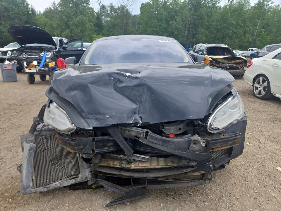 Продажа на аукционе авто 2014 Tesla Model S, vin: 5YJSA1H17EFP44194, номер лота: 63643526