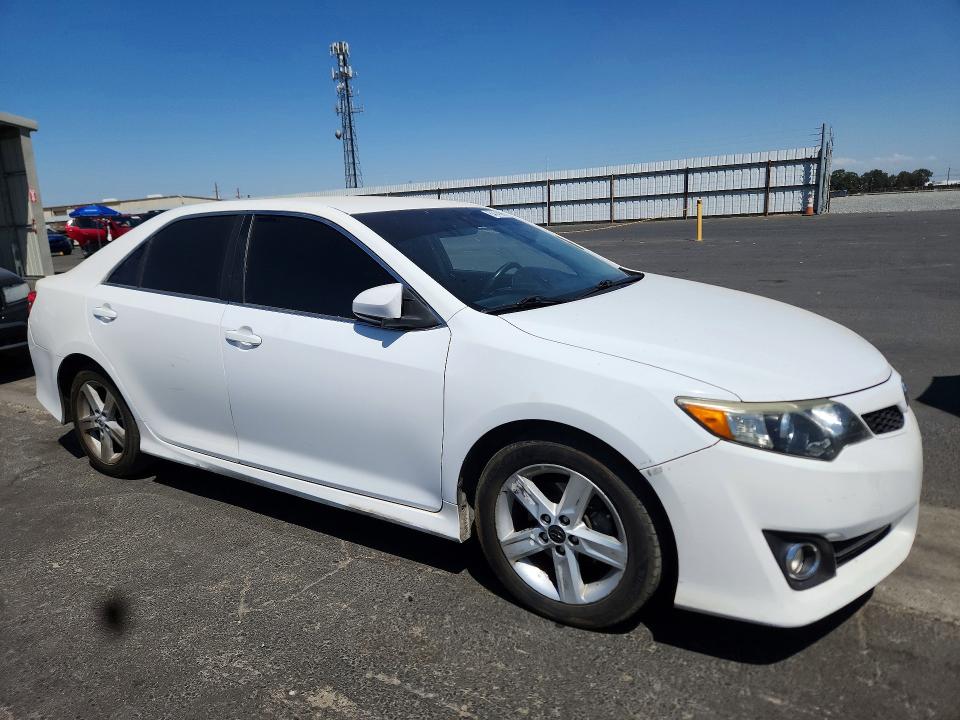 2013 Toyota Camry მანქანა იყიდება აუქციონზე, vin: 4T1BF1FK9DU260221, აუქციონის ნომერი: 64149056
