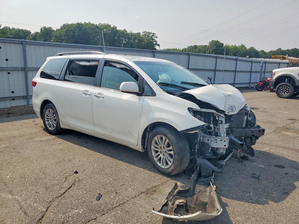 Продаж на аукціоні авто 2017 Toyota Sienna, vin: 5TDYZ3DC6HS800695, номер лоту: 63263546