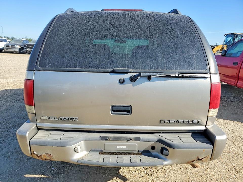 61410606 :رقم المزاد ، 1GNDT13WX12179336 vin ، 2001 Chevrolet Blazer مزاد بيع