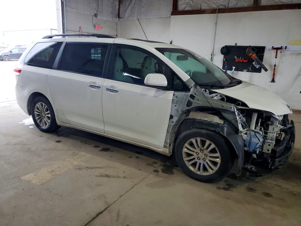 Продажа на аукционе авто 2011 Toyota Sienna, vin: 5TDYK3DC2BS011472, номер лота: 64992546