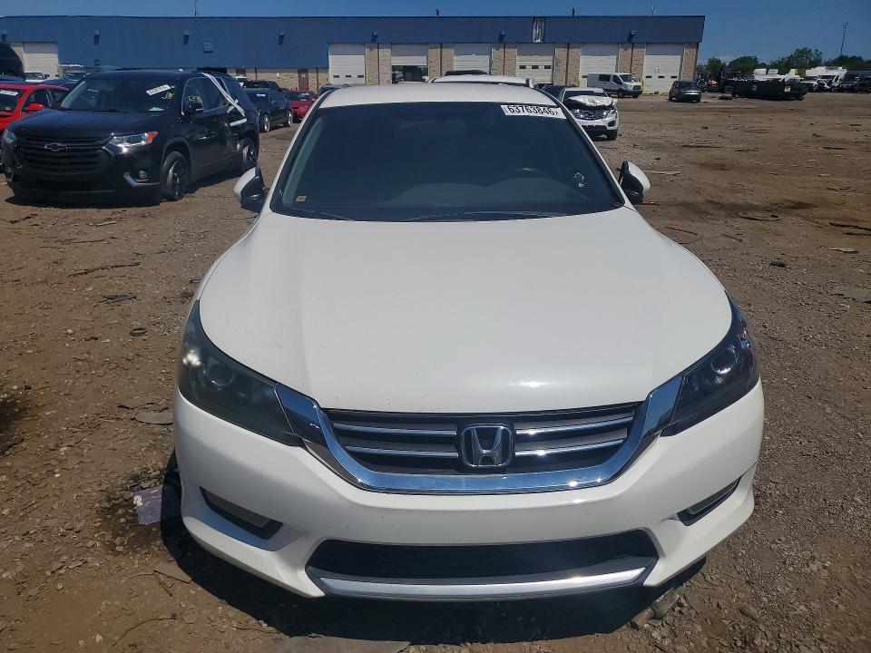 Продажа на аукционе авто 2015 Honda Accord, vin: 1HGCR2F51FA151175, номер лота: 63763846