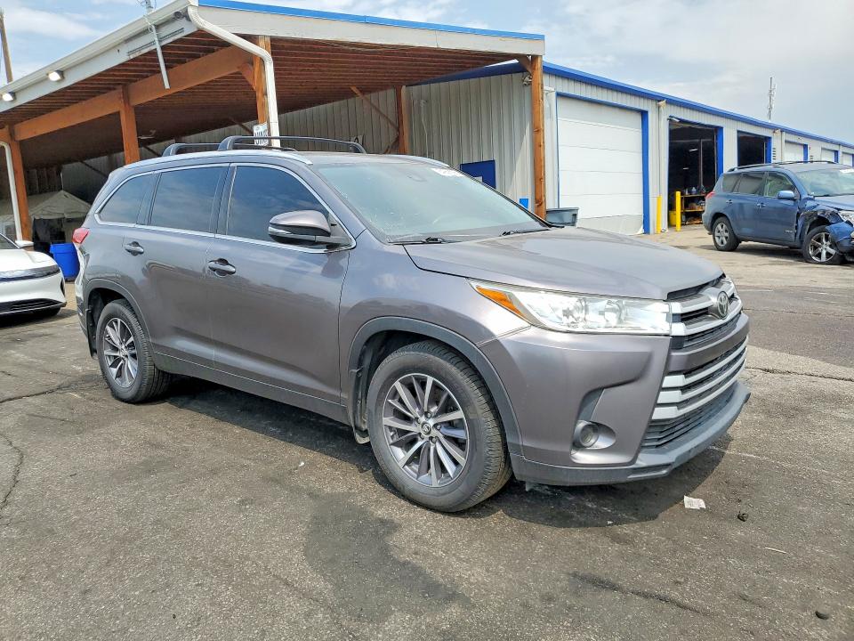 2019 Toyota Highlander მანქანა იყიდება აუქციონზე, vin: 5TDJZRFH1KS713176, აუქციონის ნომერი: 64258506