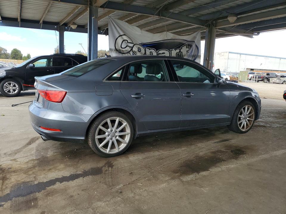 66996556 :رقم المزاد ، WAUBFGFF6F1093229 vin ، 2015 Audi A3 مزاد بيع