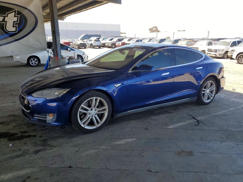 Auction sale of the 2015 Tesla Model S, vin: 5YJSA1E25FF119758, lot number: 63702336