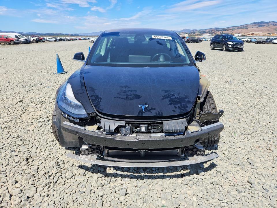 64482146 :رقم المزاد ، 5YJ3E1EB9KF197057 vin ، 2019 Tesla Model 3 مزاد بيع