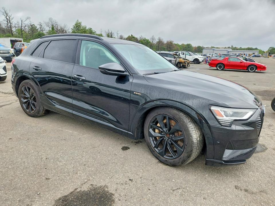Продажа на аукционе авто 2021 Audi E-tron, vin: WA1LAAGE7MB001541, номер лота: 65941986