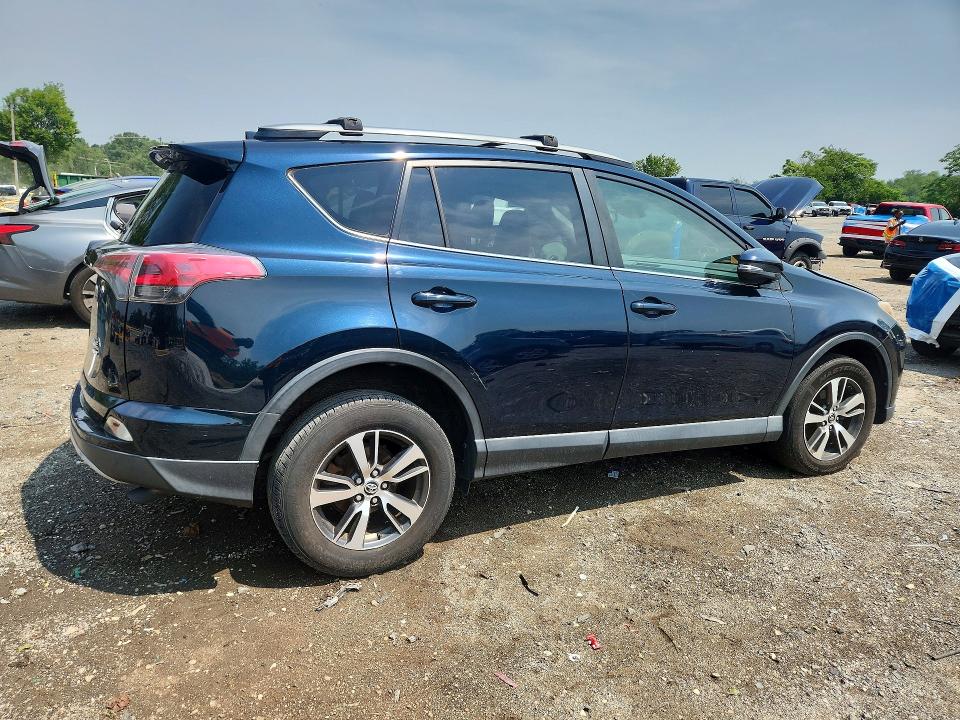 63947696 :رقم المزاد ، JTMRFREV5JJ737642 vin ، 2018 Toyota Rav4 مزاد بيع