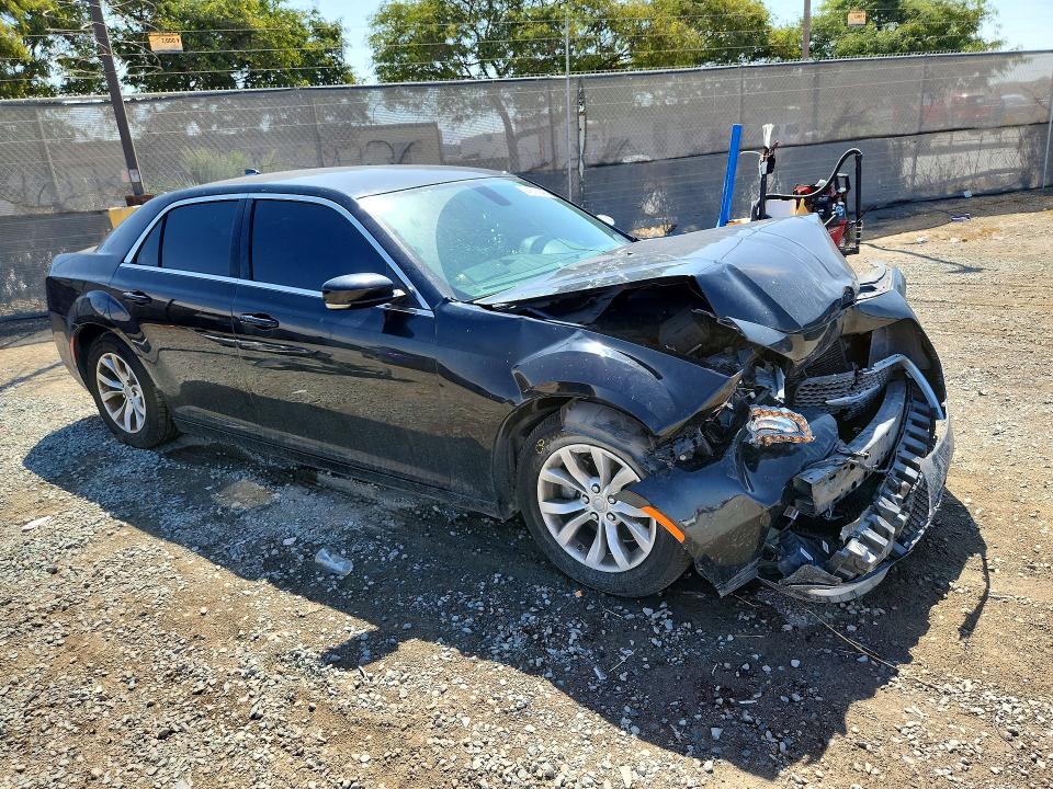 64316946 :رقم المزاد ، 2C3CCAAG9FH921759 vin ، 2015 Chrysler 300 مزاد بيع
