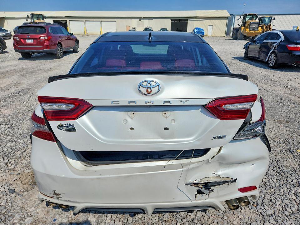 64644406 :رقم المزاد ، 4T1B61HK6KU211908 vin ، 2019 Toyota Camry مزاد بيع