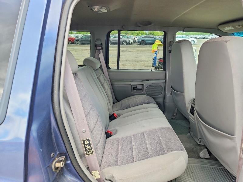 Продажа на аукционе авто 2000 Ford Explorer, vin: 1FMZU83P4YZC12132, номер лота: 63563636