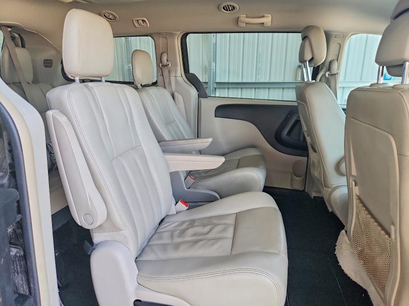 64213136 :رقم المزاد ، 2C4RC1BG7DR555229 vin ، 2013 Chrysler Town & Country مزاد بيع