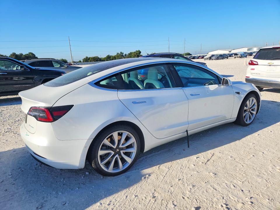 62224156 :رقم المزاد ، 5YJ3E1EB0LF640343 vin ، 2020 Tesla Model 3 مزاد بيع