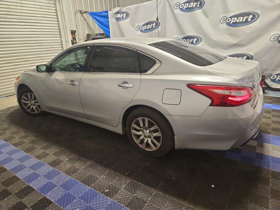2017 Nissan Altima მანქანა იყიდება აუქციონზე, vin: 1N4AL3AP0HC268460, აუქციონის ნომერი: 65366736