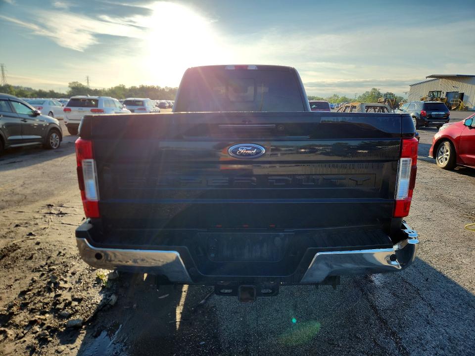63405196 :رقم المزاد ، 1FT8W3DT3JEB95863 vin ، 2018 Ford F350 مزاد بيع