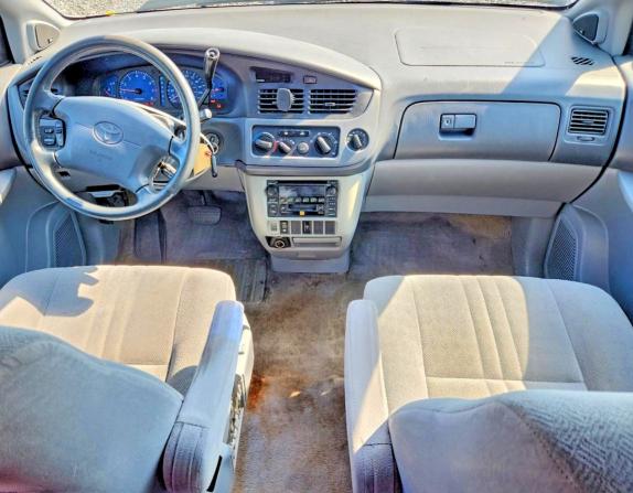 64217186 :رقم المزاد ، 4T3ZF13C43U554997 vin ، 2003 Toyota Sienna مزاد بيع